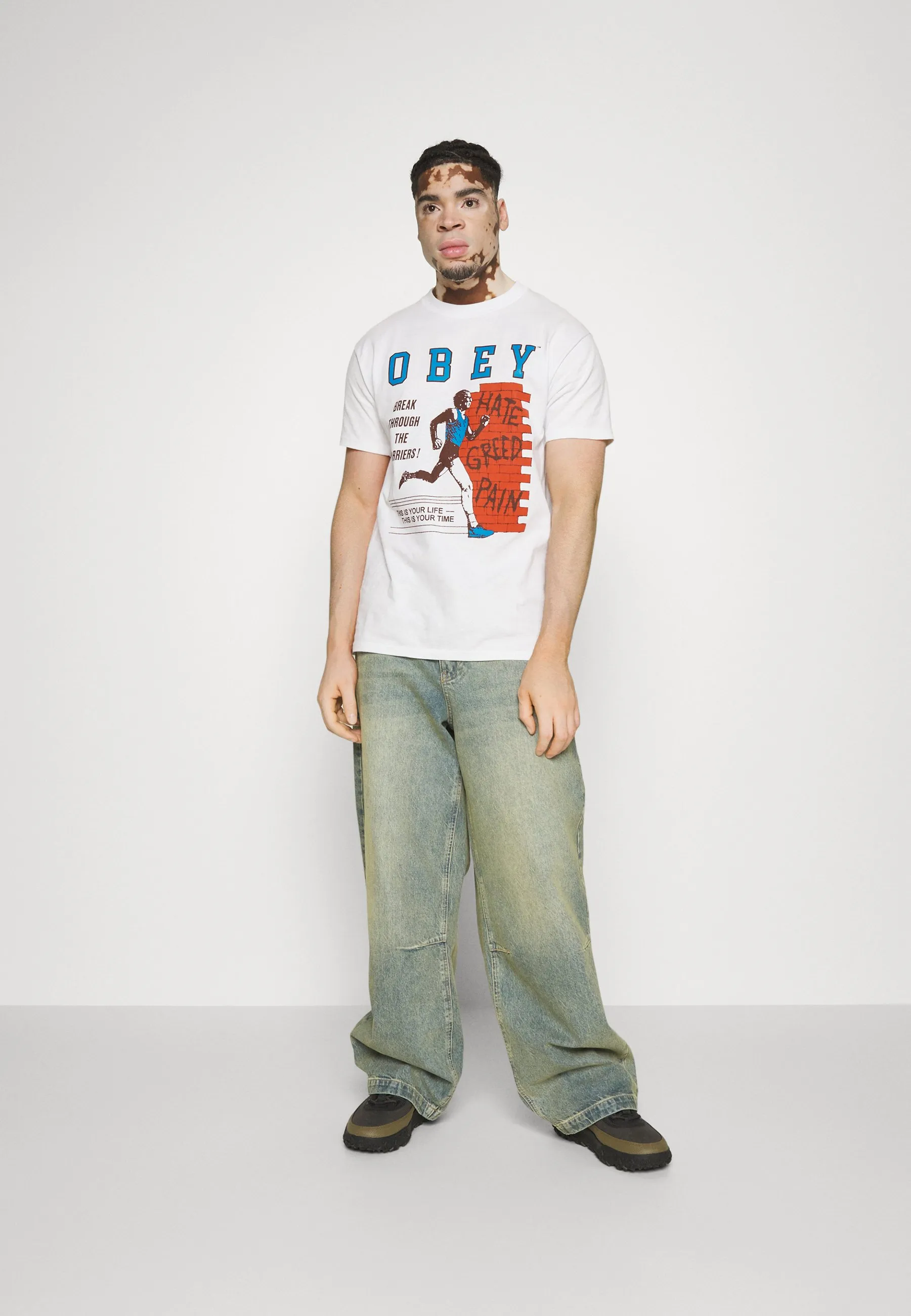 BREAK BARRIERS - T-shirt con stampa